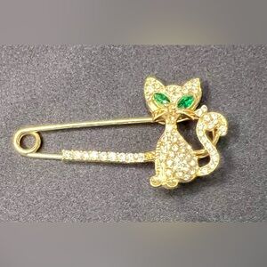 Vintage Gold Tone Cat Safety Pin Brooch / Pin with Emerald Eyes